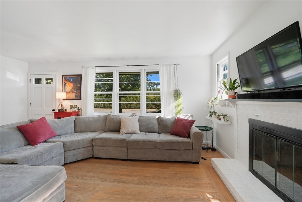269 Ryan Road Northampton, MA 01062 - Photo 5 of 29