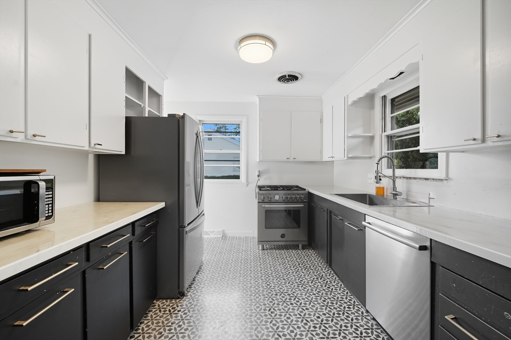 269 Ryan Road Northampton, MA 01062 - Photo 7 of 29