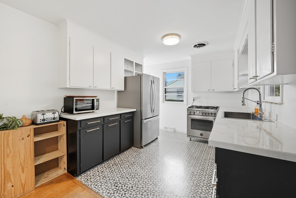 269 Ryan Road Northampton, MA 01062 - Photo 8 of 29