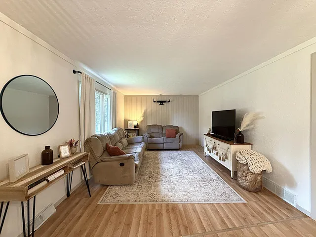 $184,900 | 421 9th Avenue, Madison, MN 56256