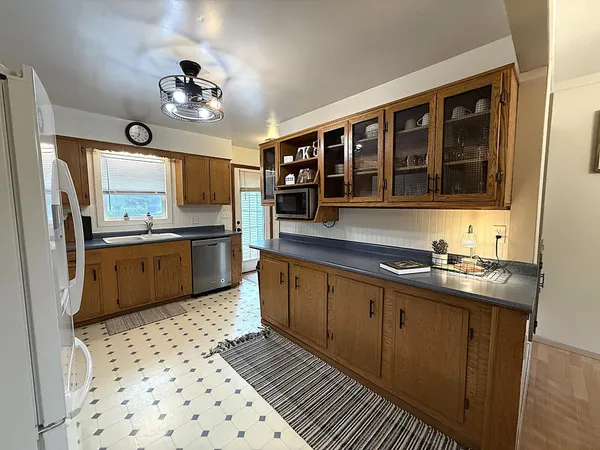 $175,000 | 421 9th Avenue, Madison, MN 56256