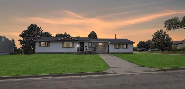 $184,900 | 421 9th Avenue, Madison, MN 56256