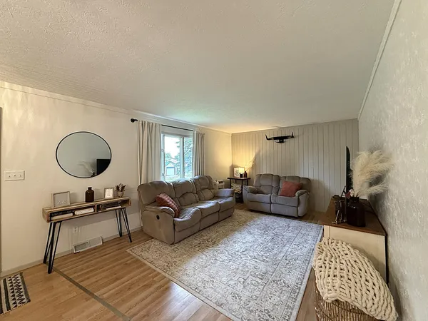 $175,000 | 421 9th Avenue, Madison, MN 56256