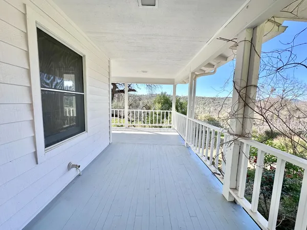 a view of a back yard of a building
