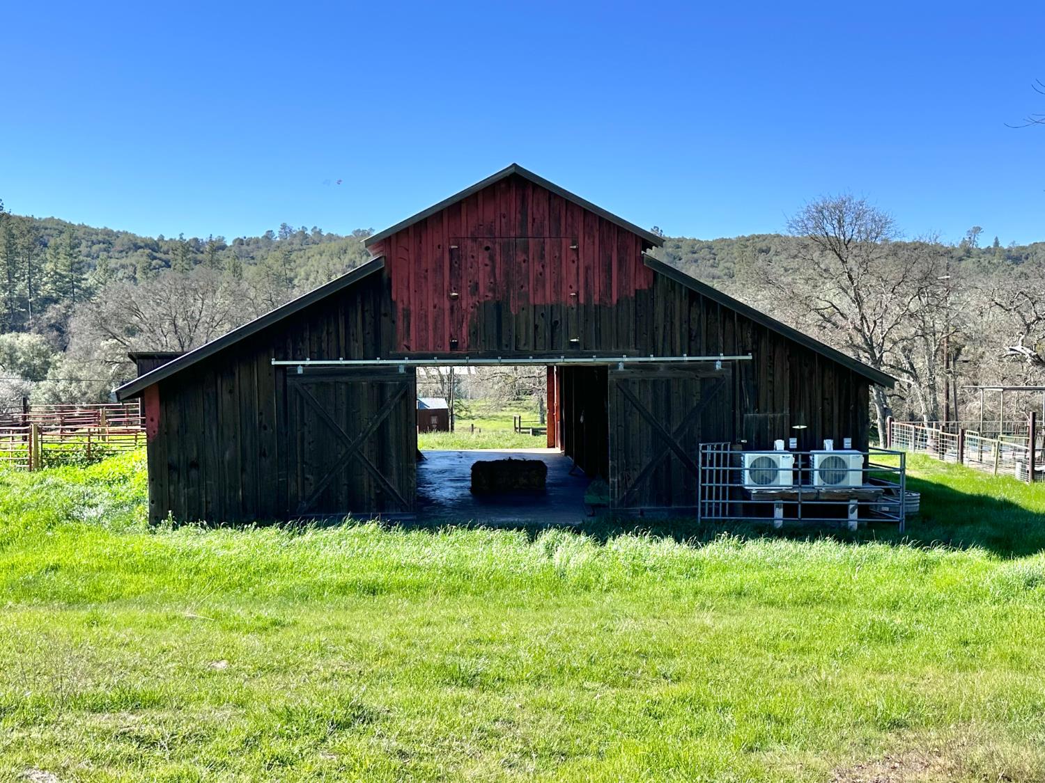 1933 Appaloosa Road Angels Camp, CA 95222 - Photo 49 of 75 a view of a backyard with a tub