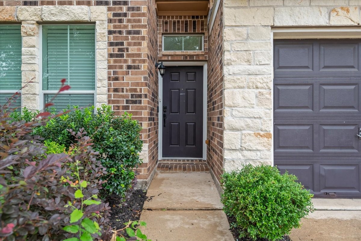 1827 Stieler Drive Houston, TX 77049 - Photo 3 of 39