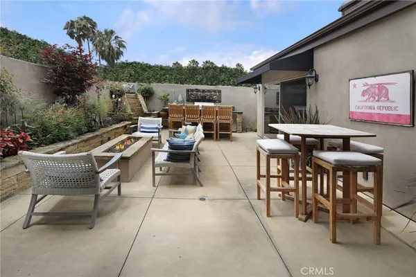 a view of a backyard with plants and fountain