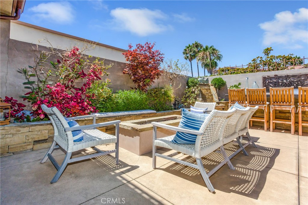 23711 Colima Bay Dana Point, CA 92629 - Photo 19 of 45 a view of a chairs and table in the patio
