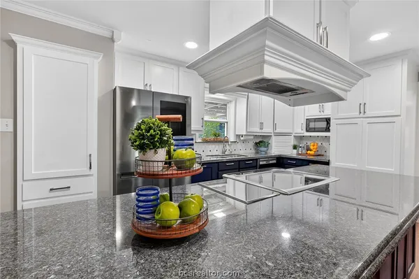 $799,000 | 913 Park Lane, Bryan, TX 77802