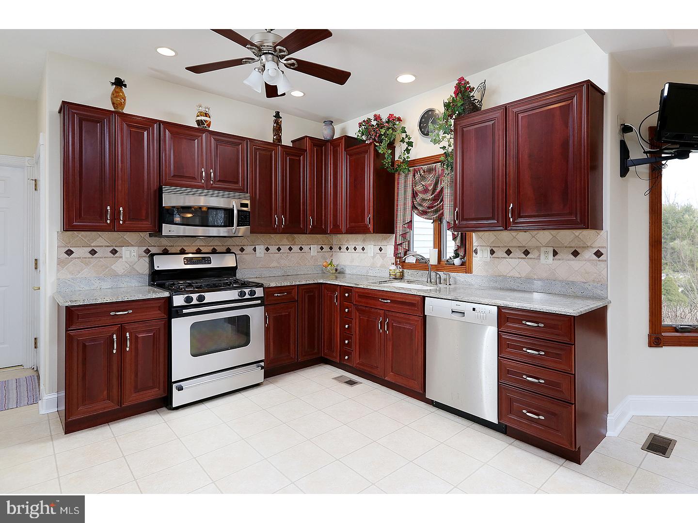 501 Heritage Road Sewell, NJ 08080 - Photo 10 of 25