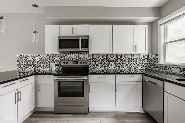 $189,000 | 3419 Carrollton Avenue, Indianapolis, IN 46205