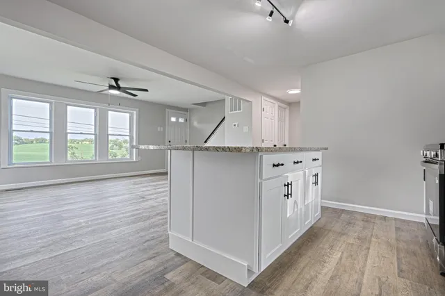 a view of room with a ceiling fan