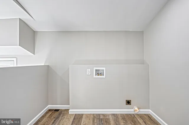 a view of a entryway of the house