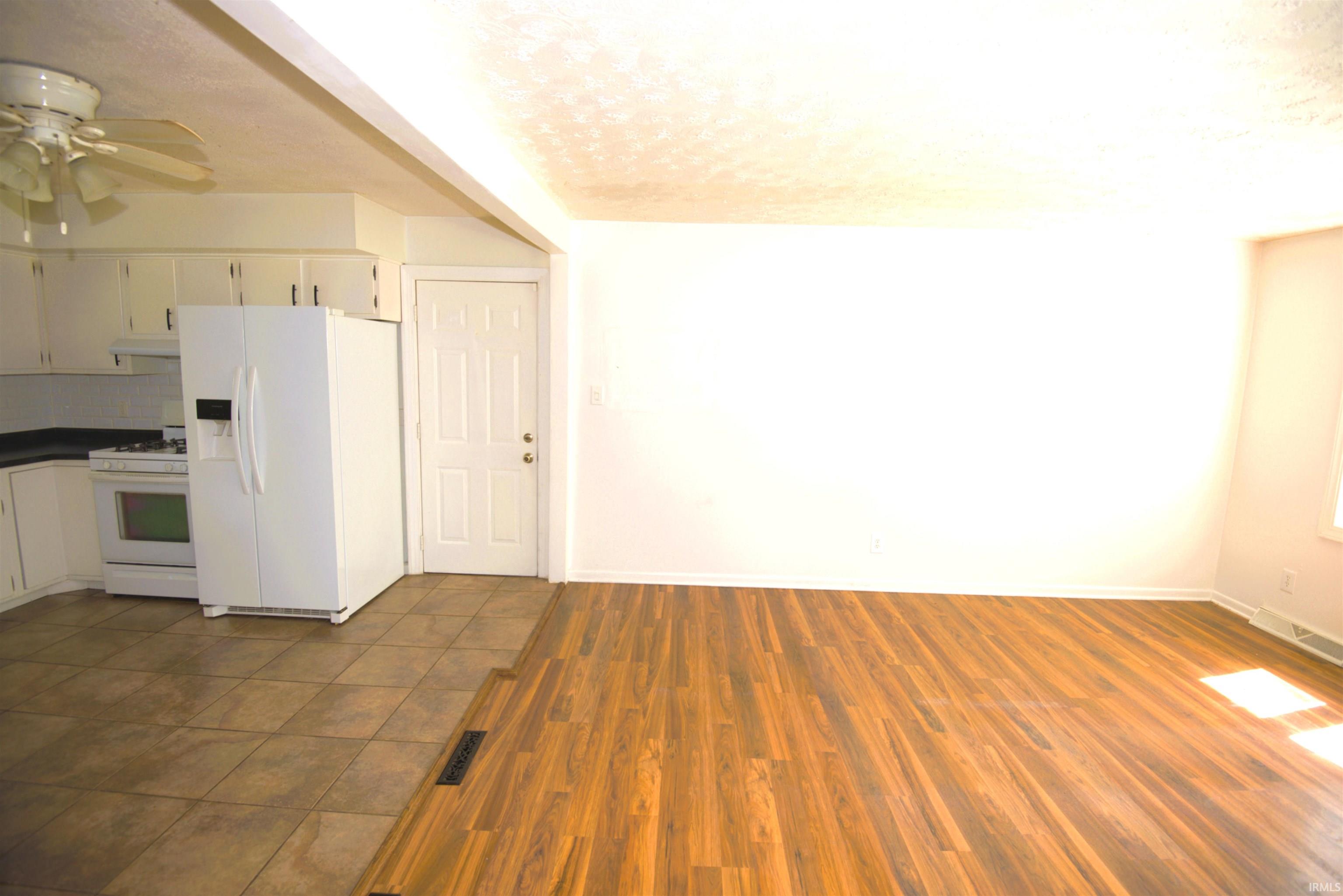 54872 Bittersweet Road Mishawaka, IN 46545 - Photo 4 of 23