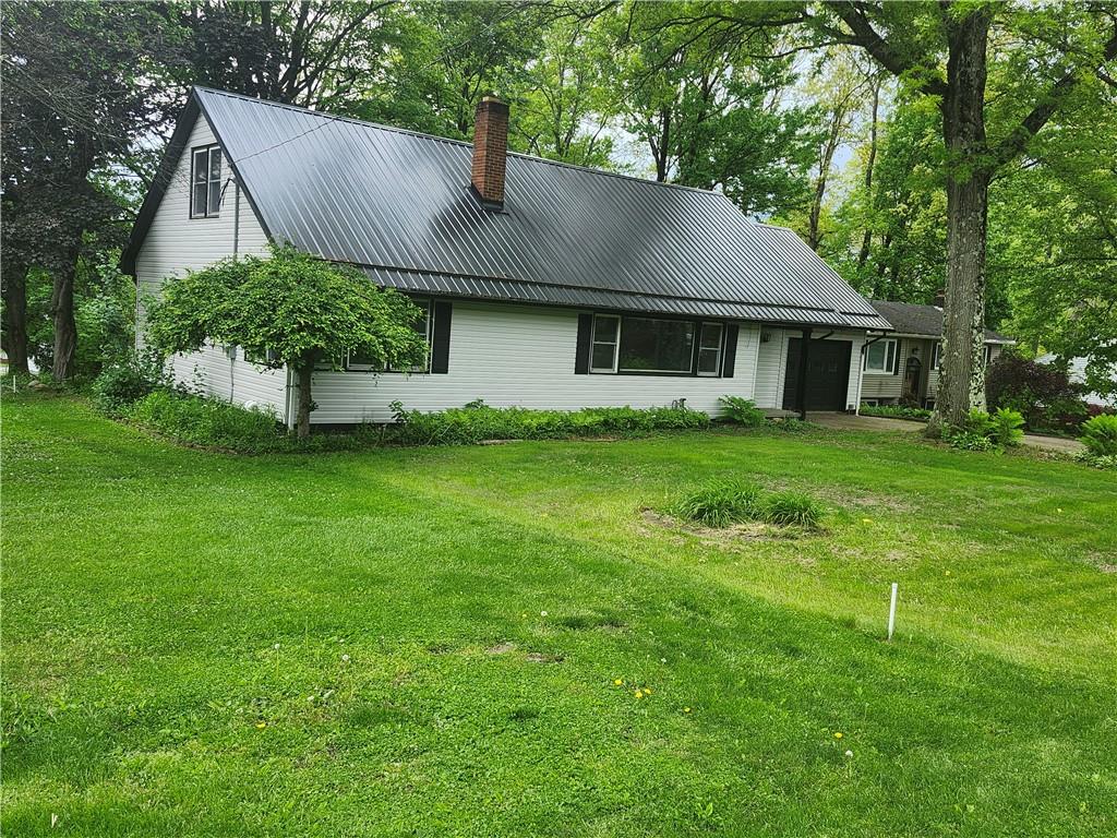 326 Frazier Drive New Castle, PA 16105 - Photo 2 of 32
