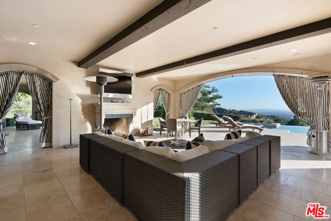 8 Beverly Ridge Terrace Beverly Hills, CA 90210 - Photo 11 of 74