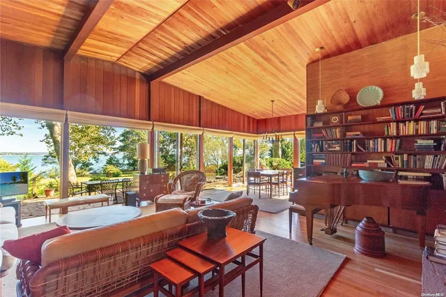 $10,000 | 189 Old Harbor Road, New Suffolk, NY 11956