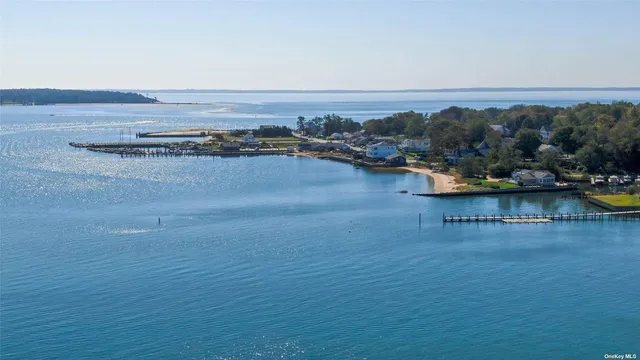 $10,000 | 189 Old Harbor Road, New Suffolk, NY 11956