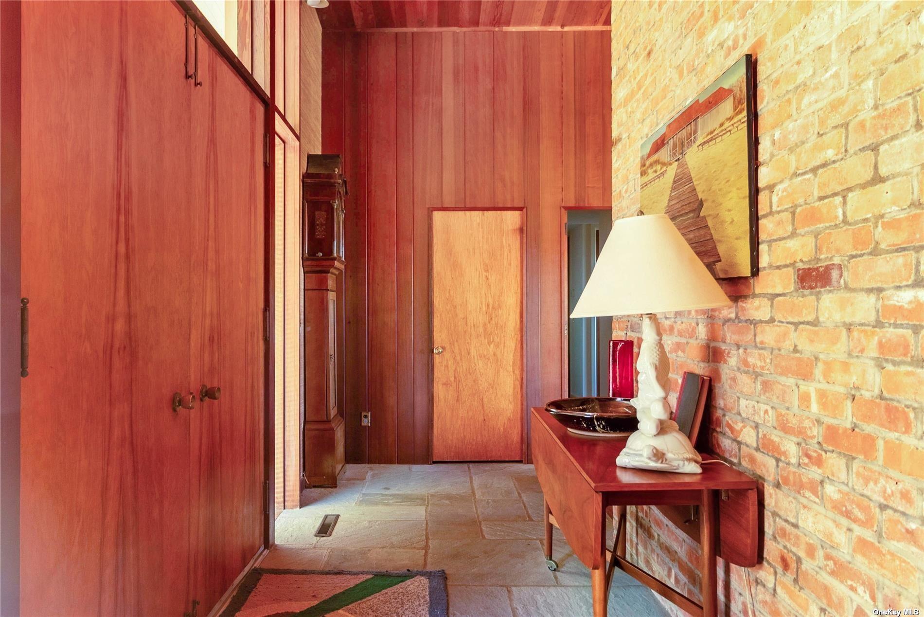 189 Old Harbor Road New Suffolk, NY 11956 - Photo 4 of 26 an entryway with a table and a chair