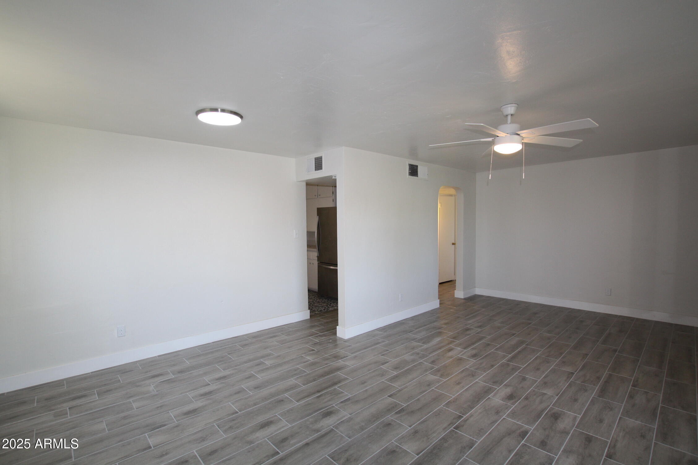 1333 East Flower Street Phoenix, AZ 85014 - Photo 10 of 20 an empty room with wooden floor and a ceiling fan
