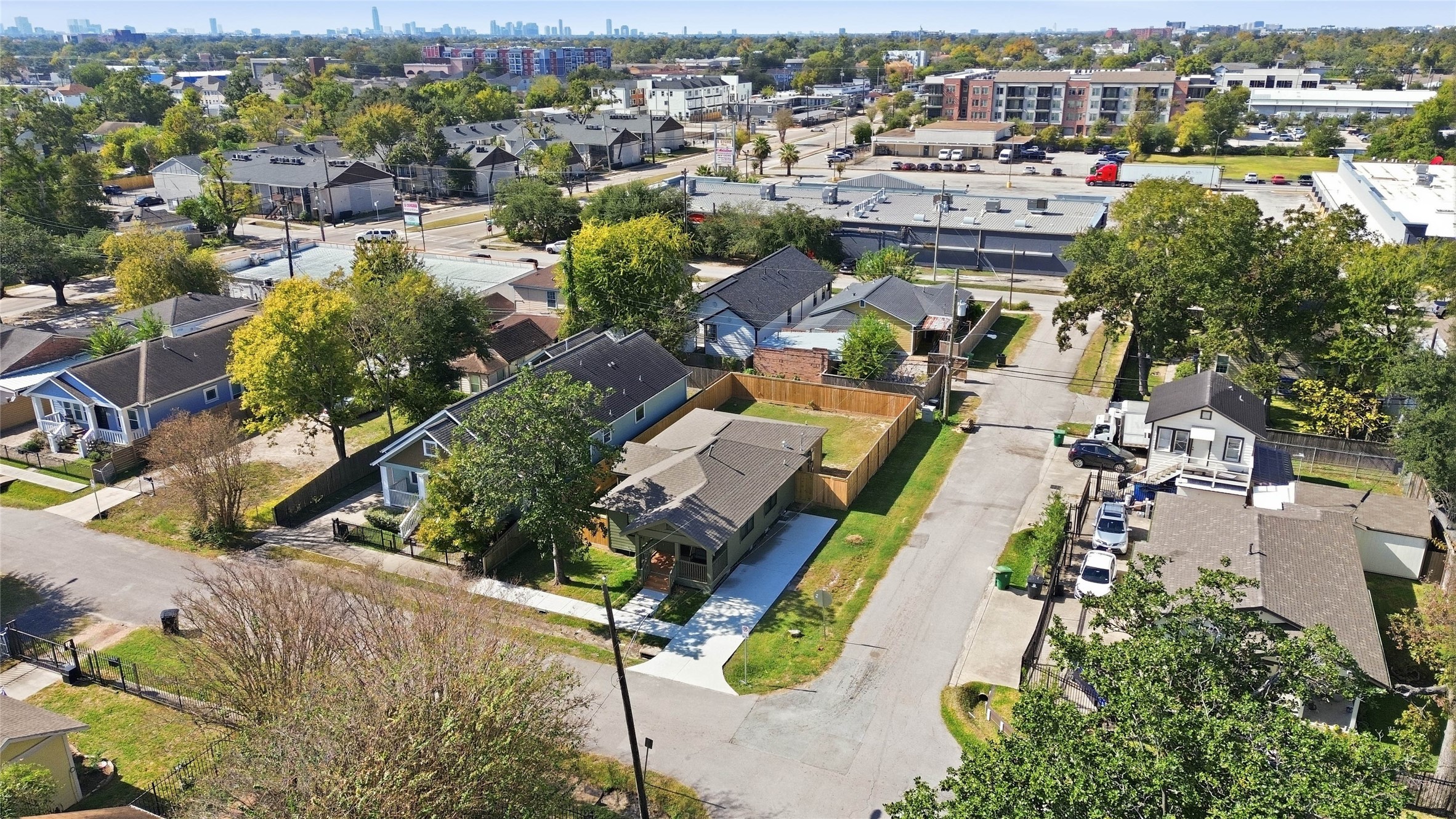 1415 Tabor Street Houston, TX 77009 - Photo 28 of 31 a view of a city