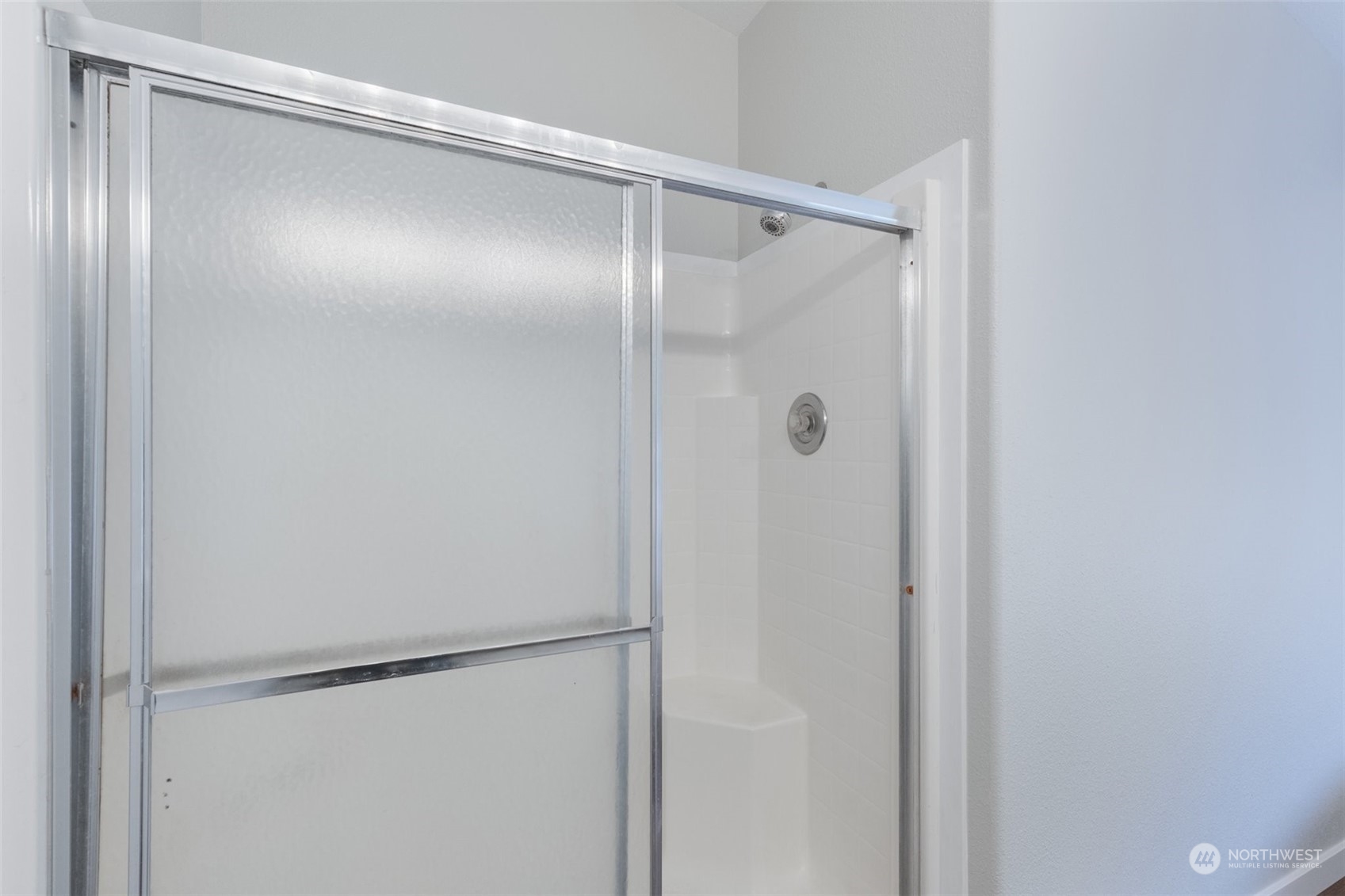 125 Hackett Road Longview, WA 98632 - Photo 23 of 34 a bathroom with a glass shower door