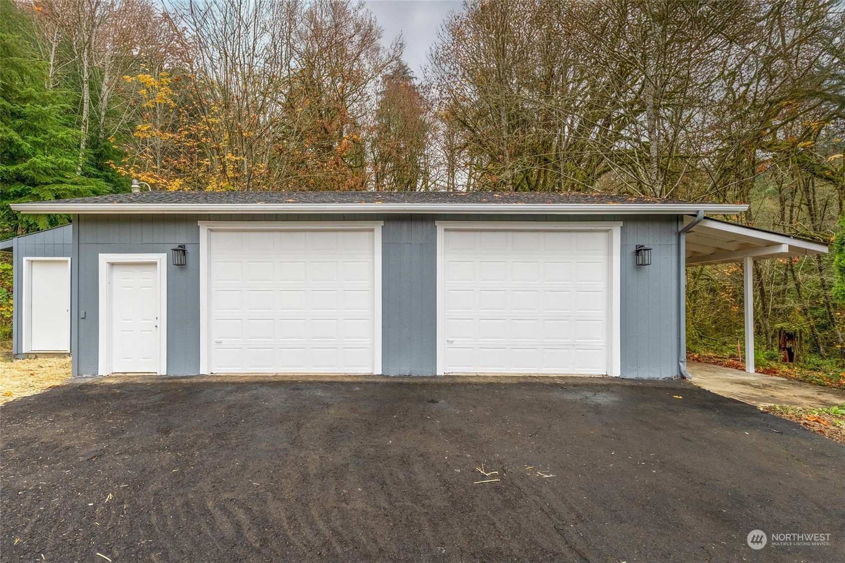 125 Hackett Road Longview, WA 98632 - Photo 31 of 34 a view of a house with a outdoor space