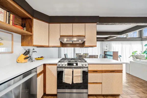 $565,000 | 930 Alpine Drive, Unit PP2, Fontana, WI 53125