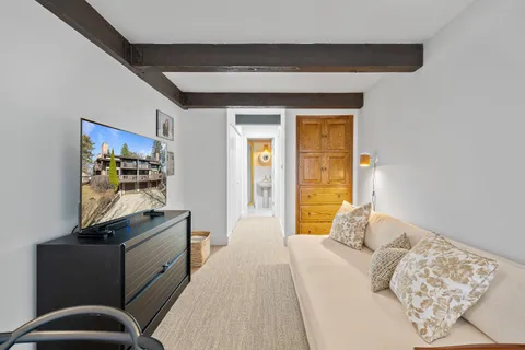 $565,000 | 930 Alpine Drive, Unit PP2, Fontana, WI 53125