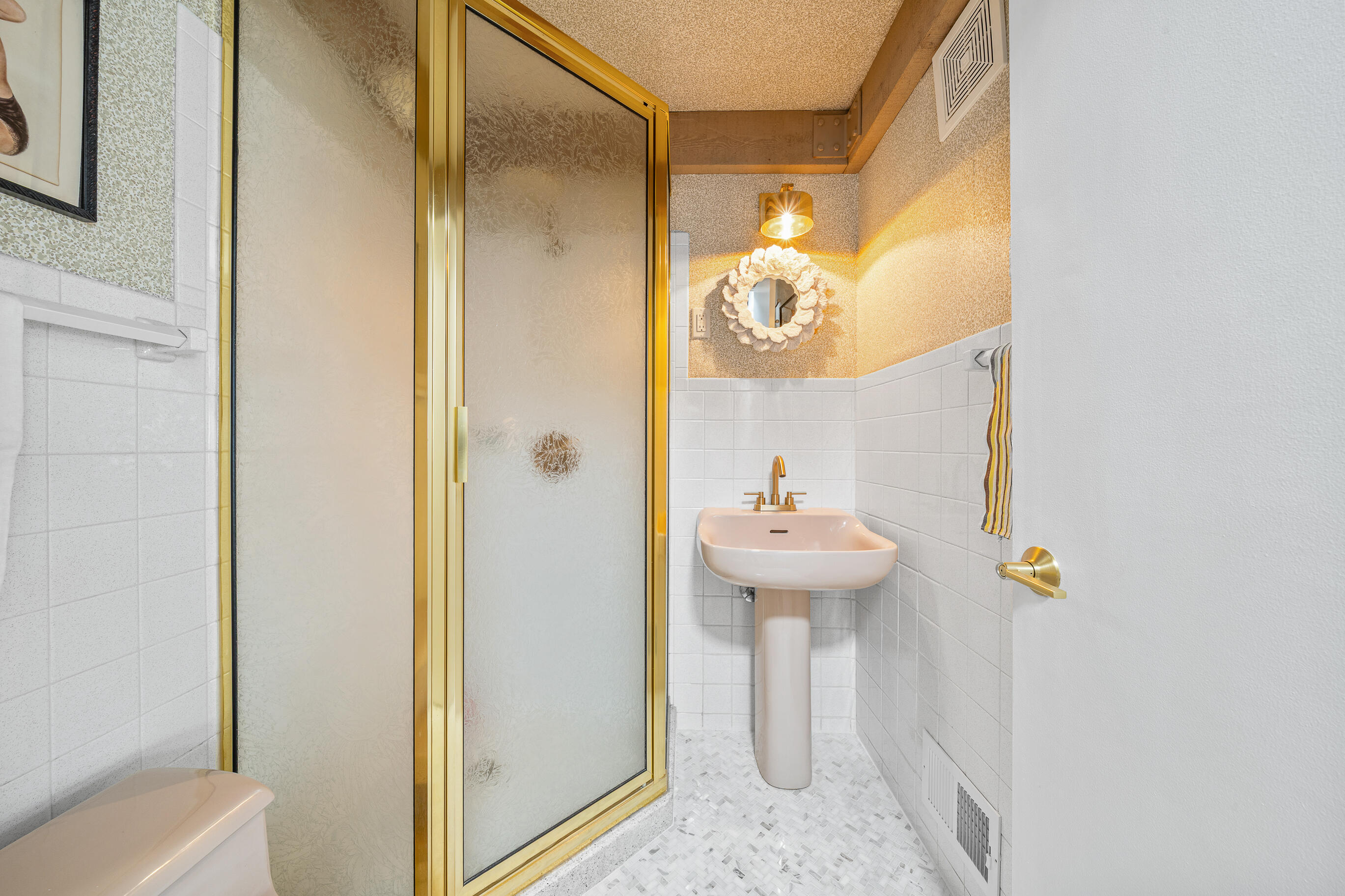 930 Alpine Drive, Unit PP2 Fontana, WI 53125 - Photo 25 of 89 First Floor Full Bathroom