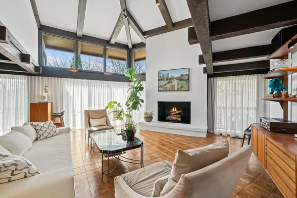 $565,000 | 930 Alpine Drive, Unit PP2, Fontana, WI 53125