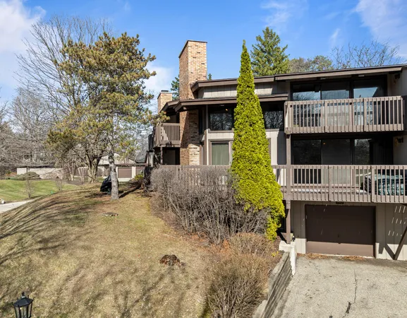 $565,000 | 930 Alpine Drive, Unit PP2, Fontana, WI 53125