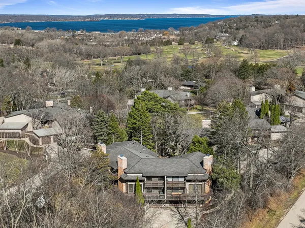 $565,000 | 930 Alpine Drive, Unit PP2, Fontana, WI 53125