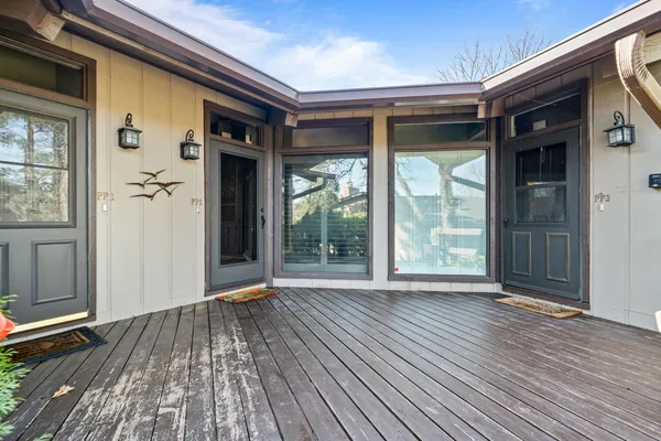 $565,000 | 930 Alpine Drive, Unit PP2, Fontana, WI 53125