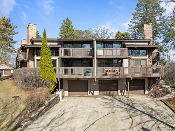 $565,000 | 930 Alpine Drive, Unit PP2, Fontana, WI 53125