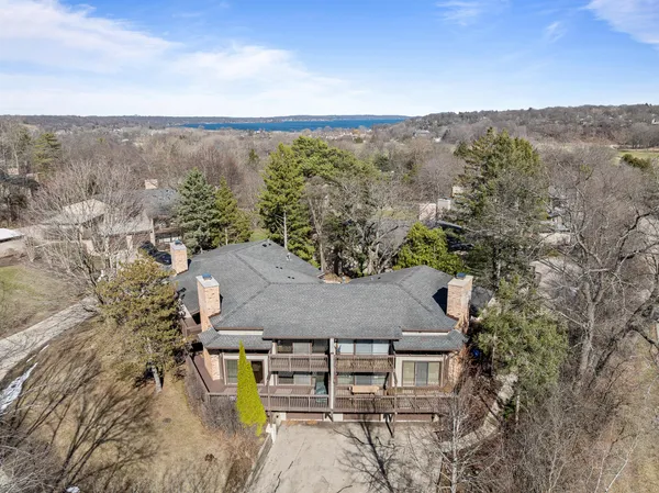 $565,000 | 930 Alpine Drive, Unit PP2, Fontana, WI 53125