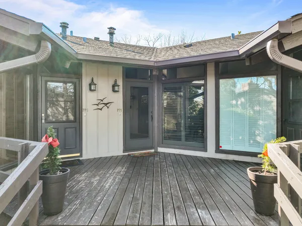 $565,000 | 930 Alpine Drive, Unit PP2, Fontana, WI 53125