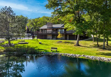 $565,000 | 930 Alpine Drive, Unit PP2, Fontana, WI 53125