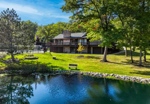 $565,000 | 930 Alpine Drive, Unit PP2, Fontana, WI 53125