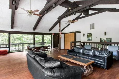 $565,000 | 930 Alpine Drive, Unit PP2, Fontana, WI 53125