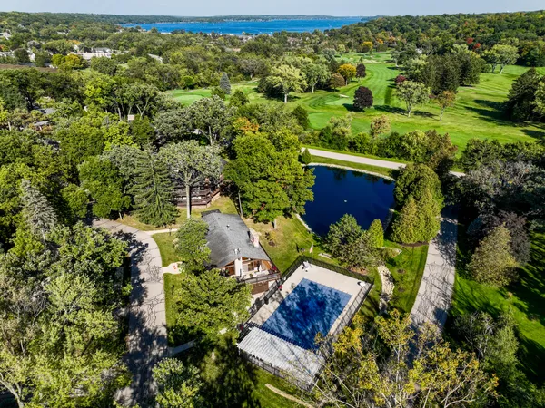 $565,000 | 930 Alpine Drive, Unit PP2, Fontana, WI 53125