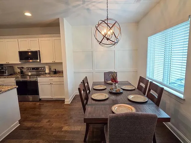 $2,395 | 3125 St Elmo Avenue, Chattanooga, TN 37408