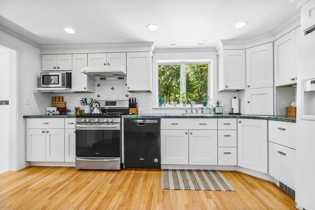 7 West Pine Drive Walpole, MA 02081 - Photo 3 of 35