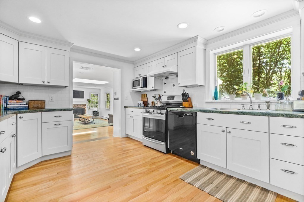 7 West Pine Drive Walpole, MA 02081 - Photo 4 of 35