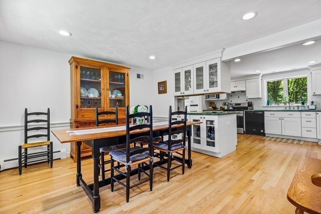 7 West Pine Drive Walpole, MA 02081 - Photo 6 of 35