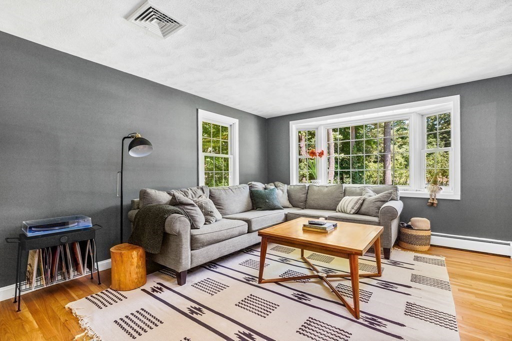 7 West Pine Drive Walpole, MA 02081 - Photo 8 of 35