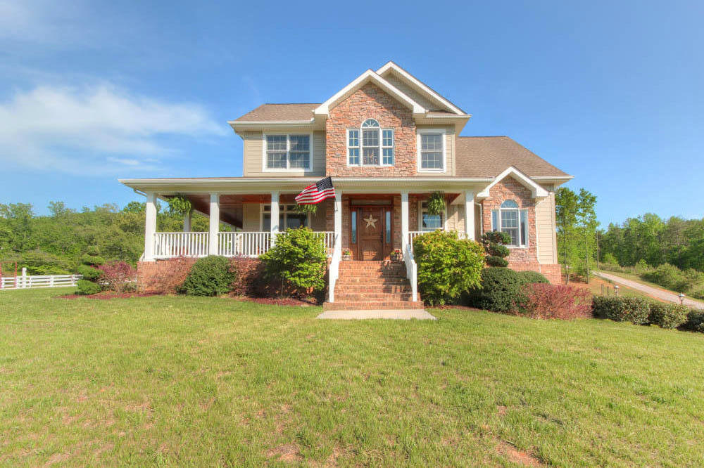 3780 Dutch Valley Road Clinton, TN 37716 - Photo 1 of 37 Front