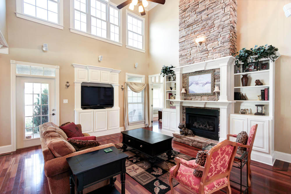 3780 Dutch Valley Road Clinton, TN 37716 - Photo 14 of 37 Great Room with Abundant Natural Light
