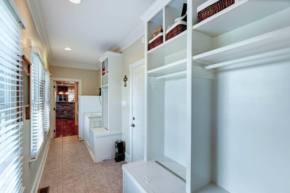 3780 Dutch Valley Road Clinton, TN 37716 - Photo 23 of 37 Mud Room with Shower