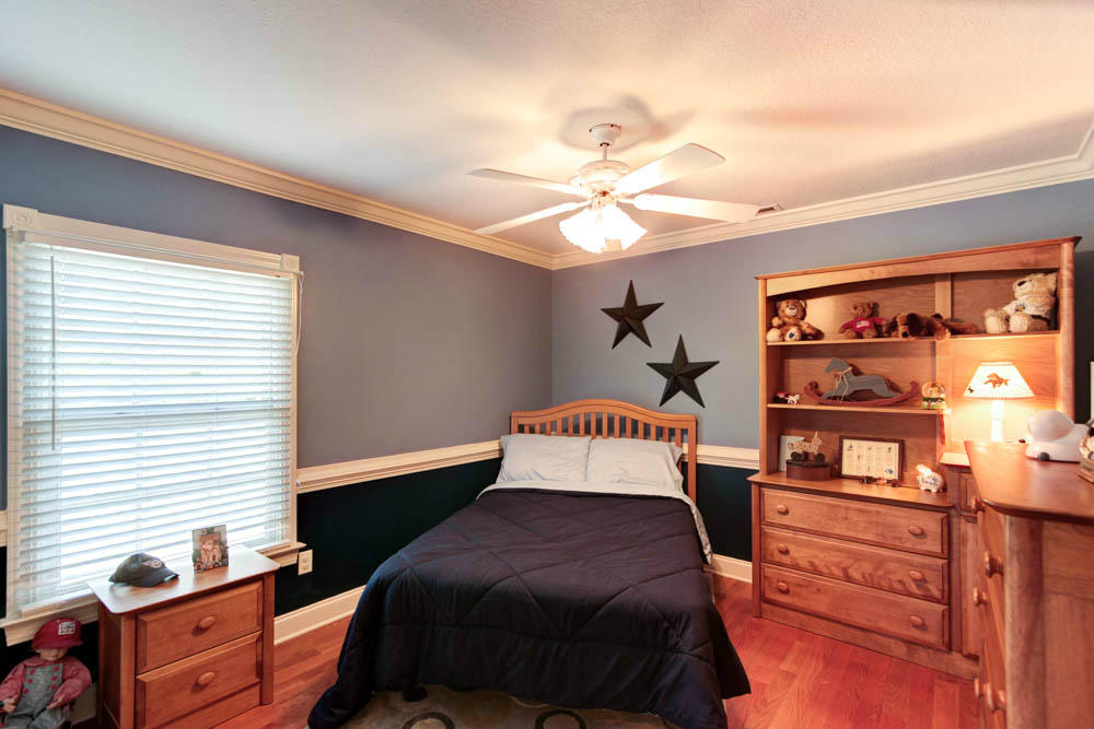 3780 Dutch Valley Road Clinton, TN 37716 - Photo 29 of 37 Upstairs Bedroom 1